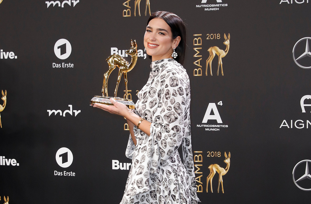 Dua Lipa bob