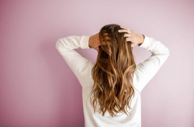 Woman with wavy hair 